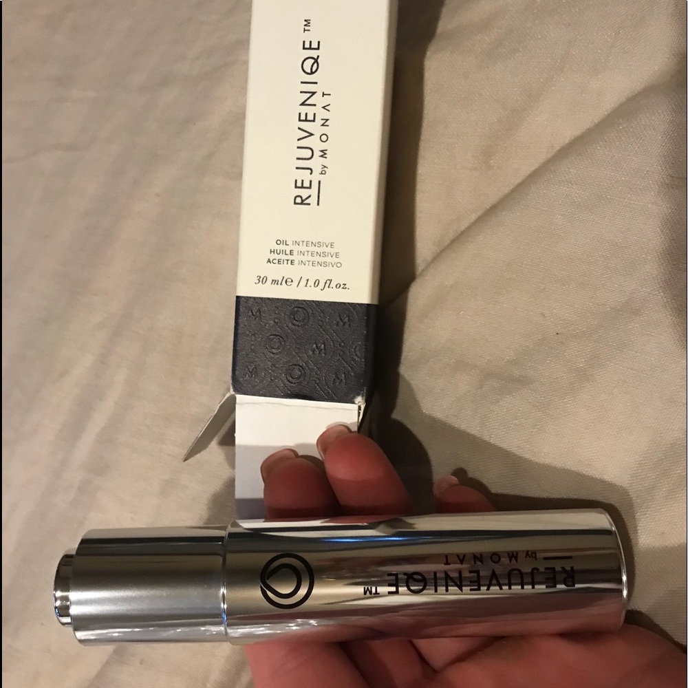 Monat Rejuveniqe oil